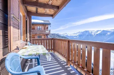 Ein allgemeiner Bergblick oder ein Berglick von der Ferienwohnung aus