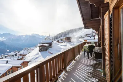 Ein allgemeiner Bergblick oder ein Berglick von der Ferienwohnung aus