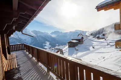 Ein allgemeiner Bergblick oder ein Berglick von der Ferienwohnung aus