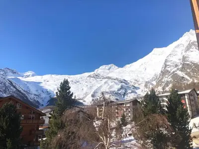 Ein allgemeiner Bergblick oder ein Berglick von der Ferienwohnung aus
