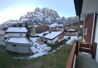 Ein allgemeiner Bergblick oder ein Berglick von der Ferienwohnung aus