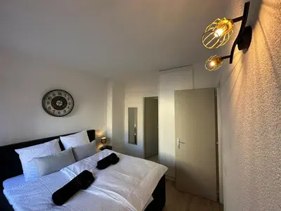Ein Bett oder Betten in einem Zimmer der Unterkunft Sion Central Station proche toutes commodites