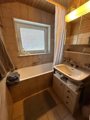 Ein Badezimmer in der Unterkunft Dachwohnung mit Charme im Haus Luchre, Zermatt