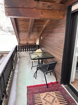 Ein Balkon oder eine Terrasse in der Unterkunft Dachwohnung mit Charme im Haus Luchre, Zermatt