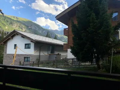 Ein allgemeiner Bergblick oder ein Berglick von der Ferienwohnung aus
