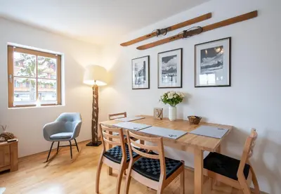 Ein Sitzbereich in der Unterkunft Chalet Alpina
