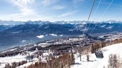 Ein allgemeiner Bergblick oder ein Berglick von der Ferienwohnung aus