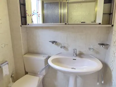Ein Badezimmer in der Unterkunft Holiday Home Chalet Dori by Interhome