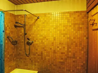 Ein Badezimmer in der Unterkunft Apartment Les Essampilles 25 by Interhome