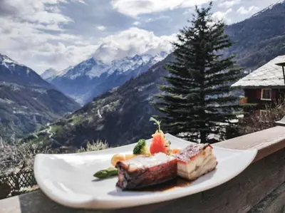Ein allgemeiner Bergblick oder ein Berglick von des Hotels aus