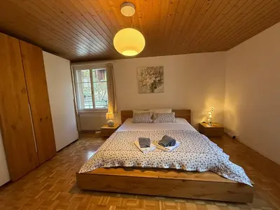 Ein Bett oder Betten in einem Zimmer der Unterkunft Chalet Maithili Lauterbrunnen -152-Year-Old Majestic Chalet