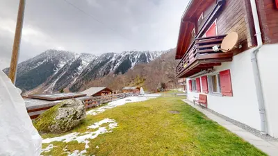 Ein allgemeiner Bergblick oder ein Berglick von der Ferienwohnung aus