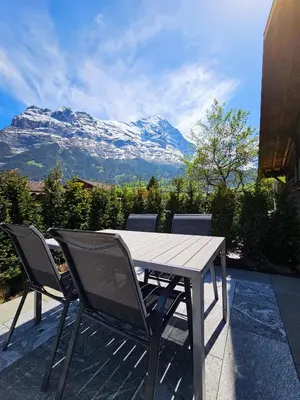 Ein allgemeiner Bergblick oder ein Berglick von der Ferienwohnung aus