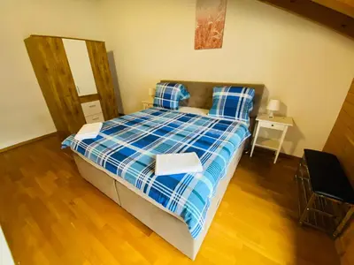 Ein Bett oder Betten in einem Zimmer der Unterkunft LakeSide Villa - 18