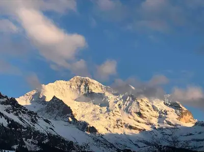 Ein allgemeiner Bergblick oder ein Berglick von der Ferienwohnung aus