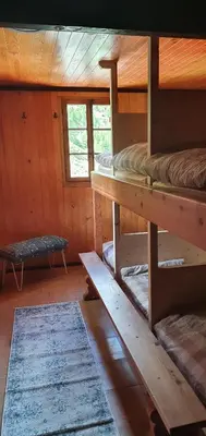 Ein Bett oder Betten in einem Zimmer der Unterkunft Täschalp Restaurant&Lodge