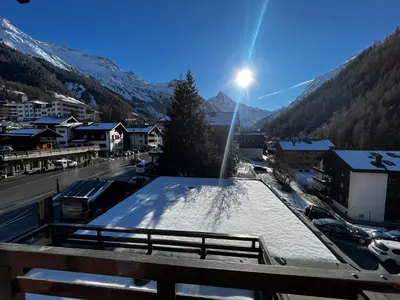 Ein allgemeiner Bergblick oder ein Berglick von der Ferienwohnung aus