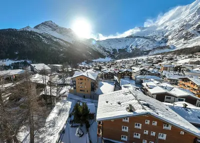 Ein allgemeiner Bergblick oder ein Berglick von der Ferienwohnung aus