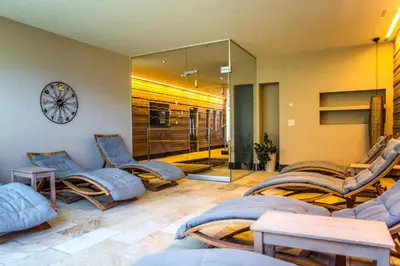 Ein Sitzbereich in der Unterkunft Apartment Alpenrose 2.5 mit Mitbenutzung SPA & Wellness - GRIWA RENT AG