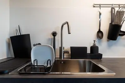 Küche/Küchenzeile in der Unterkunft Modernes Apartment mit Alpenblick, Balkon & Parkplatz nahe Thun und Interlaken