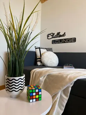 Ein Bett oder Betten in einem Zimmer der Unterkunft Modernes Apartment mit Alpenblick, Balkon & Parkplatz nahe Thun und Interlaken