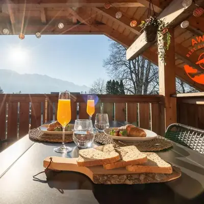 Modernes Apartment mit Alpenblick