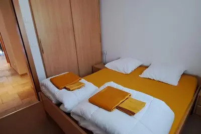 Ein Bett oder Betten in einem Zimmer der Unterkunft Grosses Moos 22 - Spacious 2-Bedroom flat with