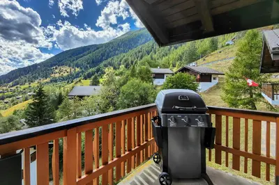 Ein allgemeiner Bergblick oder ein Berglick von des Chalets aus