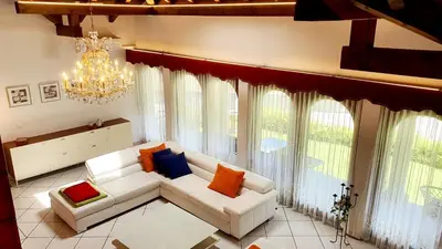 Ein Sitzbereich in der Unterkunft Luxuriöse Villa Romantica