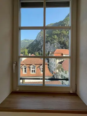 Ein allgemeiner Bergblick oder ein Berglick von des Aparthotels aus