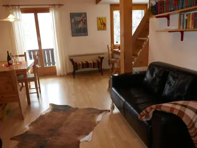 Ein Sitzbereich in der Unterkunft Apartment Chalet Grindelwaldgletscher by Interhome