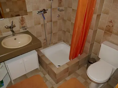 Ein Badezimmer in der Unterkunft Apartment Chalet Grindelwaldgletscher by Interhome