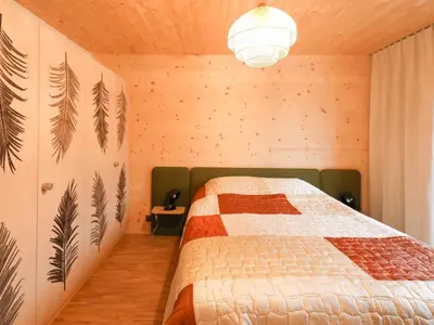 Ein Bett oder Betten in einem Zimmer der Unterkunft Apartment Gletscherhorn Sockelgeschoss Südwest by Interhome