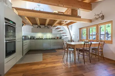 Küche/Küchenzeile in der Unterkunft Alphubel Apartment Täsch by HomeFlow