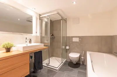 Ein Badezimmer in der Unterkunft Alphubel Apartment Täsch by HomeFlow