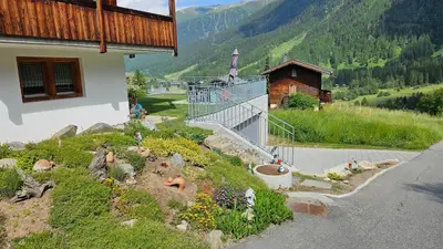 Ein allgemeiner Bergblick oder ein Berglick von der Ferienwohnung aus