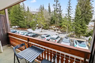 Ein Balkon oder eine Terrasse in der Unterkunft Studio chaleureux et paisible