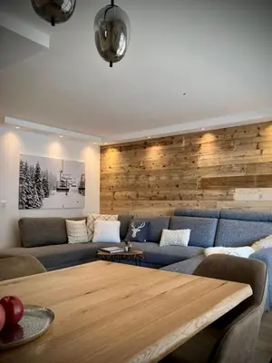 Ein Sitzbereich in der Unterkunft Spacious 3 Room Apartment - Family-Friendly - Central Leukerbad - Great Views
