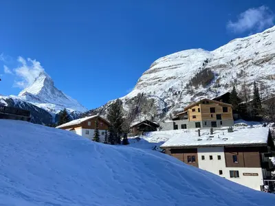 Ein allgemeiner Bergblick oder ein Berglick von der Ferienwohnung aus