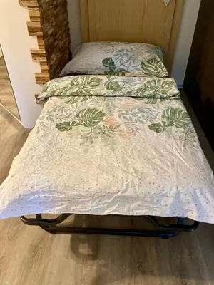 Ein Bett oder Betten in einem Zimmer der Unterkunft Apartment Morgengruss - 3 Min Walk to Train Station, Central & Quiet