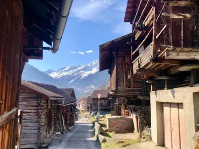 Ein allgemeiner Bergblick oder ein Berglick von der Ferienwohnung aus