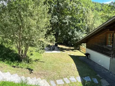 Ein Garten an der Unterkunft Chalet ALPEN LOTUS