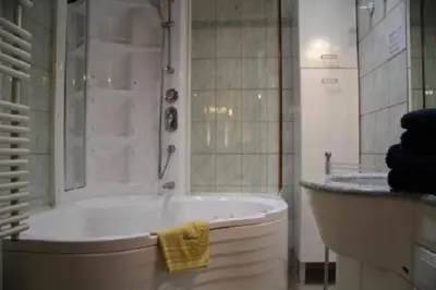 Ein Badezimmer in der Unterkunft Château 43o