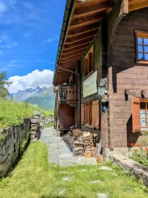 Ein allgemeiner Bergblick oder ein Berglick von der Ferienwohnung aus