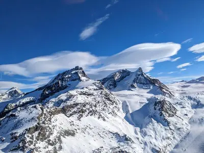 Ein allgemeiner Bergblick oder ein Berglick von der Ferienwohnung aus