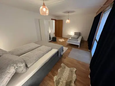 Ein Bett oder Betten in einem Zimmer der Unterkunft Alpina Appartment Kandersteg