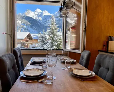 Ein allgemeiner Bergblick oder ein Berglick von der Ferienwohnung aus