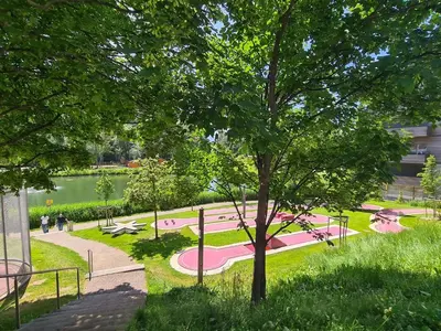 Ein Garten an der Unterkunft Appartement proche remontées refait à neuf