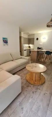 Küche/Küchenzeile in der Unterkunft Appartement proche remontées refait à neuf