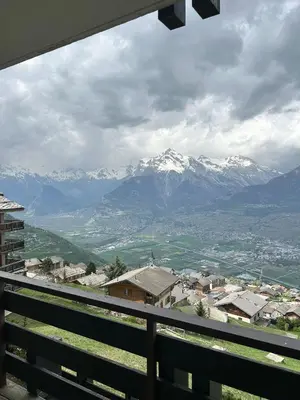 Ein allgemeiner Bergblick oder ein Berglick von der Ferienwohnung aus